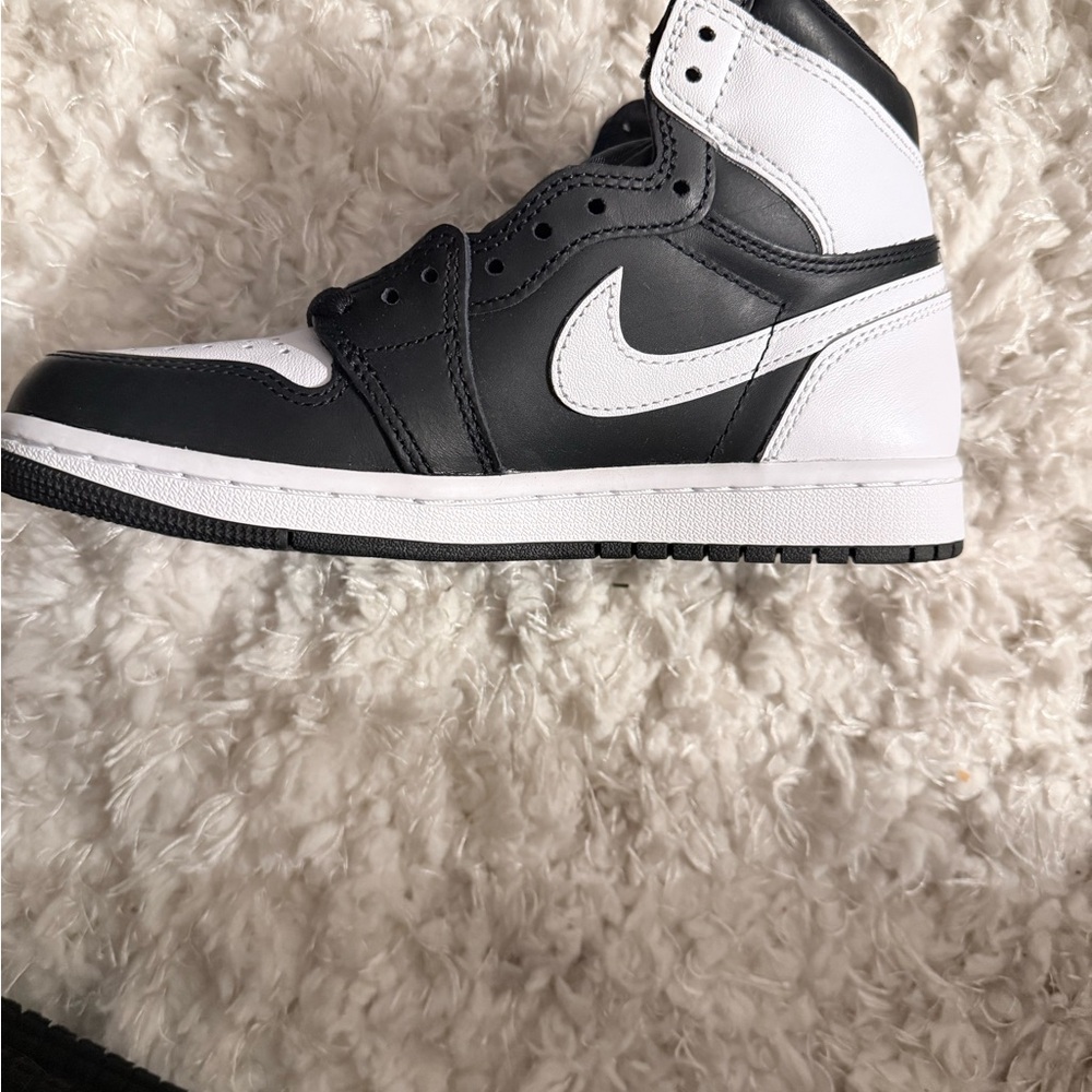 Nike Black and White Air Jordan 1 Retro Size 5